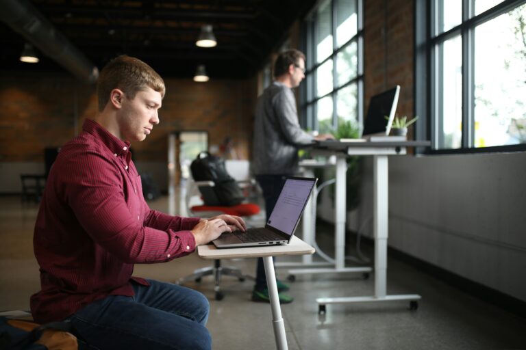 Les avantages du bureau assis debout